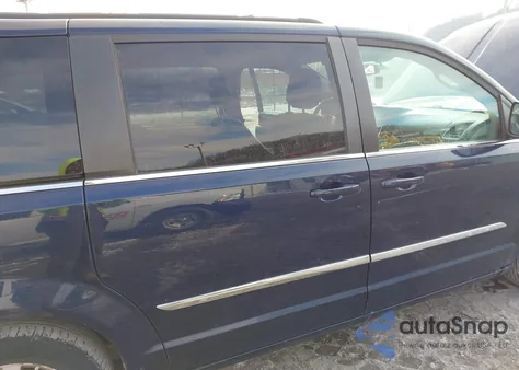 2015 Chrysler Town & Country Touring z USA, uszkodzony, nr VIN 2C4RC1BG5FR664520